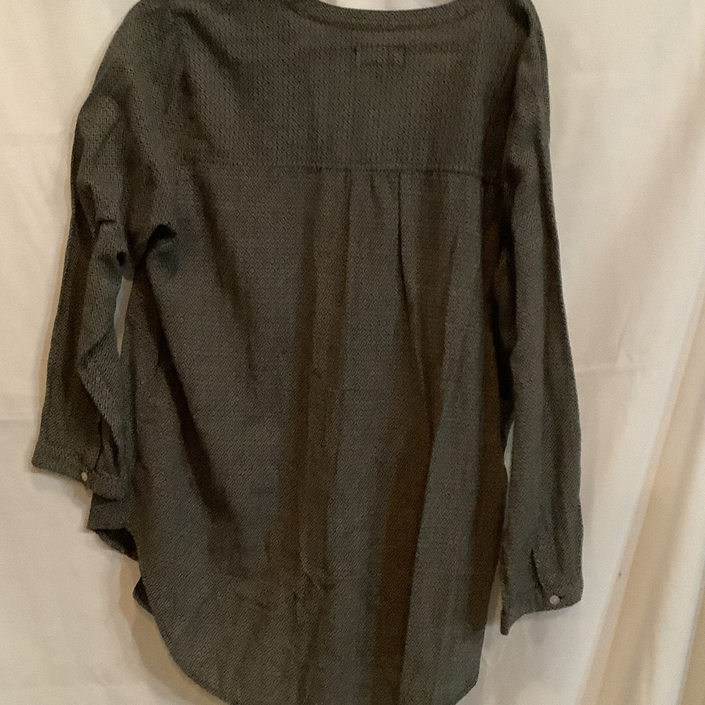 Old Navy Charcoal Button-Up Blouse - Picture 4 of 4